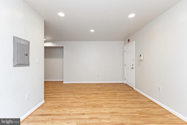 Building Photo - 5009 D St SE