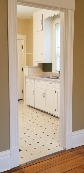 Building Photo - 1015 17th Ave N