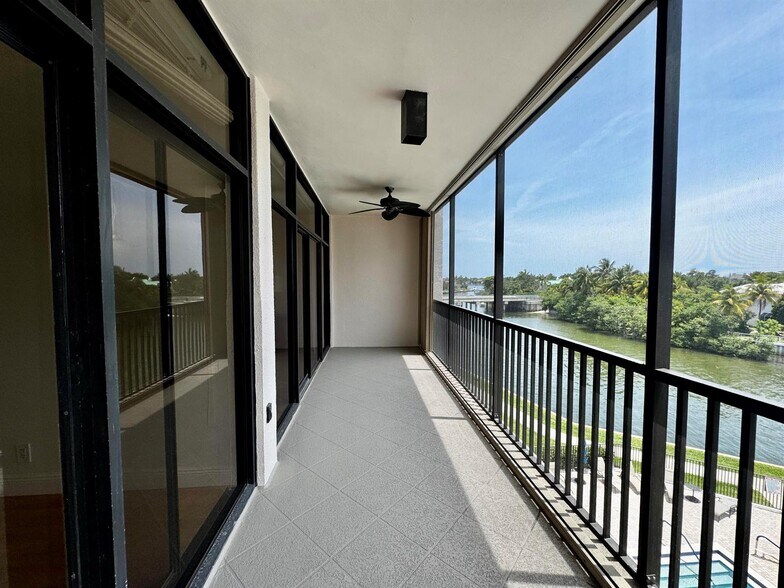 Building Photo - 11370 Twelve Oaks Way