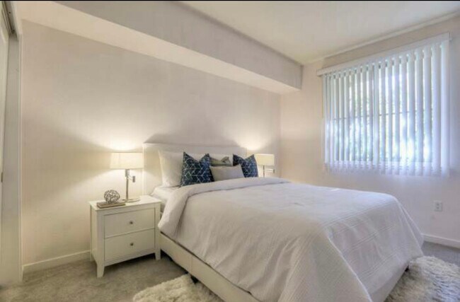 Building Photo - 1488 El Camino Real