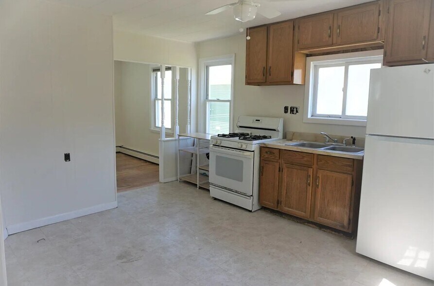 Building Photo - 49 E Transit St