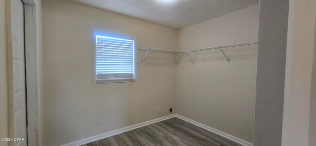 Building Photo - 3910 Venetian Cir