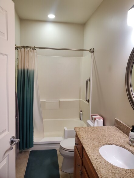 Building Photo - 3872 S Lake Dr
