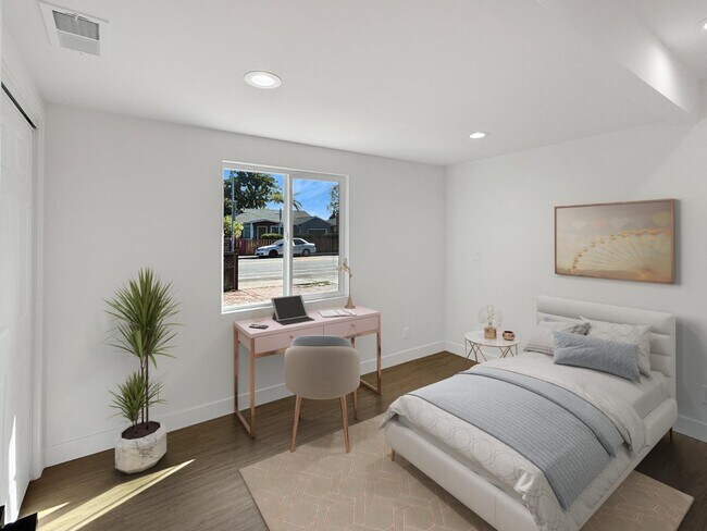 Building Photo - 2229 Pulgas Ave