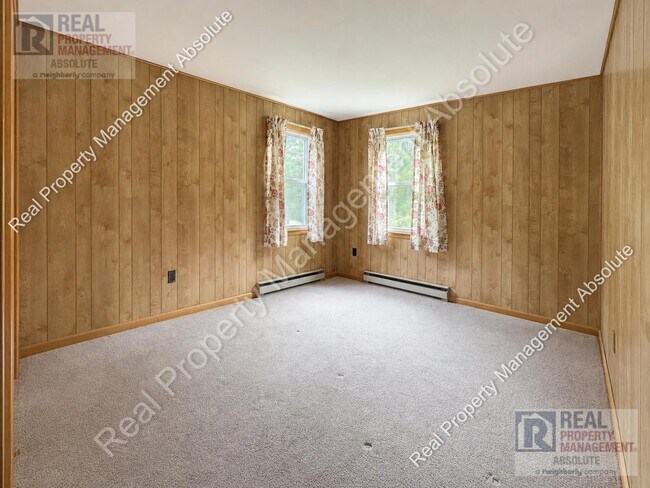 Building Photo - 324 Mammoth Rd