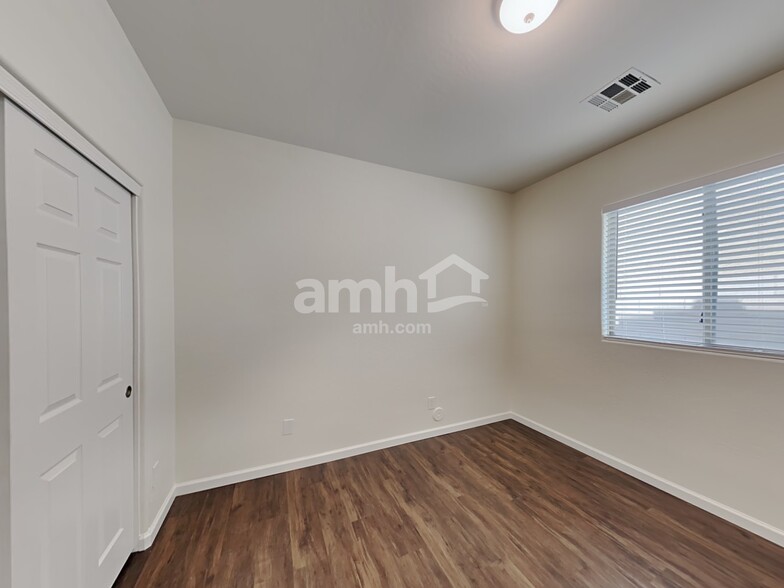Building Photo - 14847 W Windrose Dr