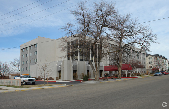 Primary Photo - Shoreline Plaza