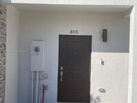 Building Photo - 805 NE 211th St