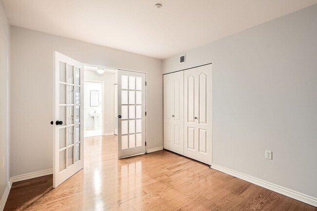 Building Photo - 300 W 11th Ave