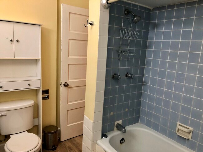 Building Photo - 420 S Berendo St