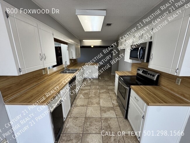 Building Photo - 800 Foxwood Dr