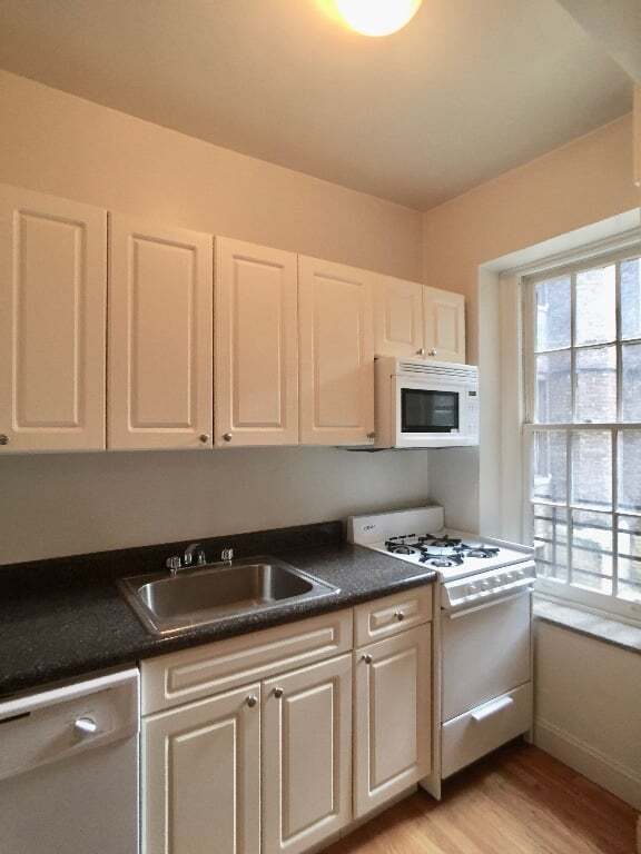Building Photo - 135 W 225th St