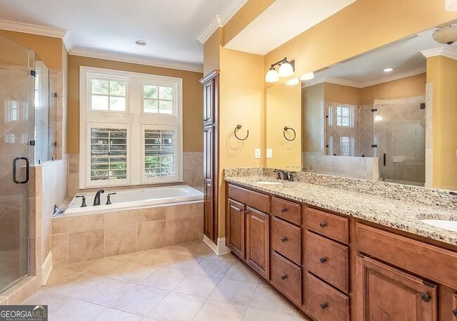 Building Photo - 1111 Regency Dr