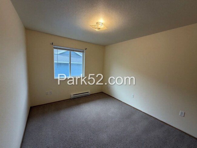 Building Photo - Tacoma 3 Bedroom Townhome