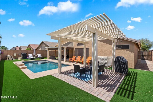 Building Photo - 42187 W Chisholm Dr