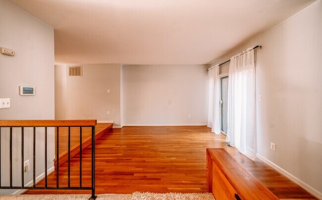 Building Photo - Spacious 5-Bedroom End-Unit Townhome in Reston with 3 Finished Levels, Renovated Kitchen & Fenced...