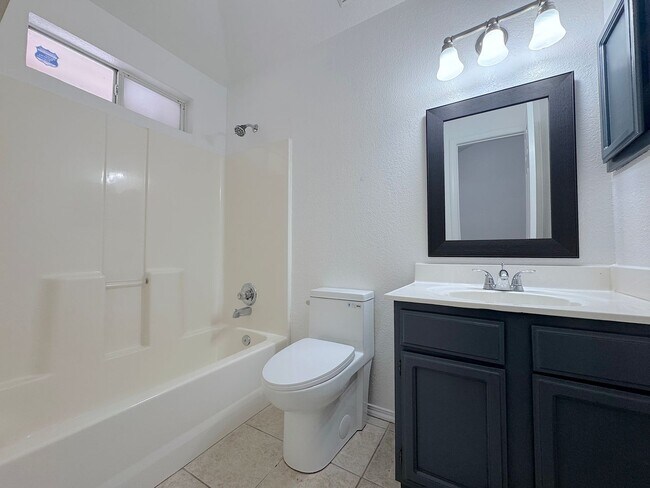 Building Photo - East El Paso 4bed/2bath All Tile Flooring!