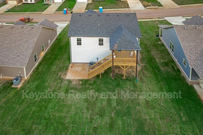 Building Photo - 808 Lillian Grace Dr