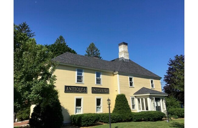 Building Photo - 156 Portsmouth Ave