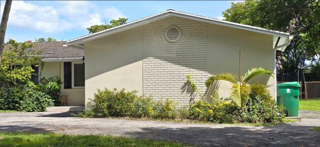 Building Photo - 10253 SW 50th St