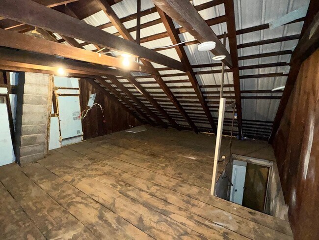 Building Photo - 2 Bedroom Semi-Detached Home