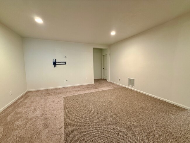 Building Photo - 737 3400 W