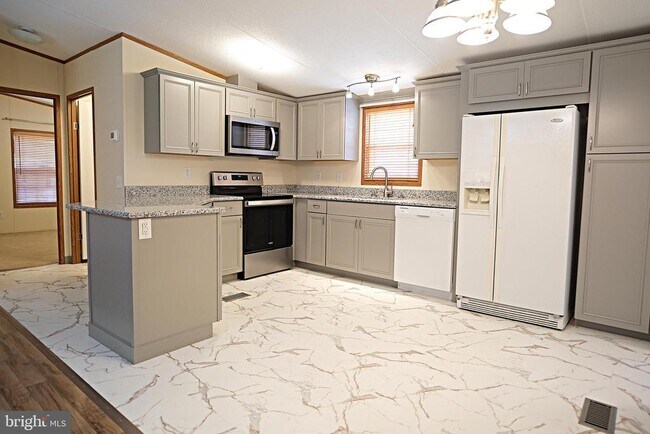 Building Photo - 45170 Settlers Ln