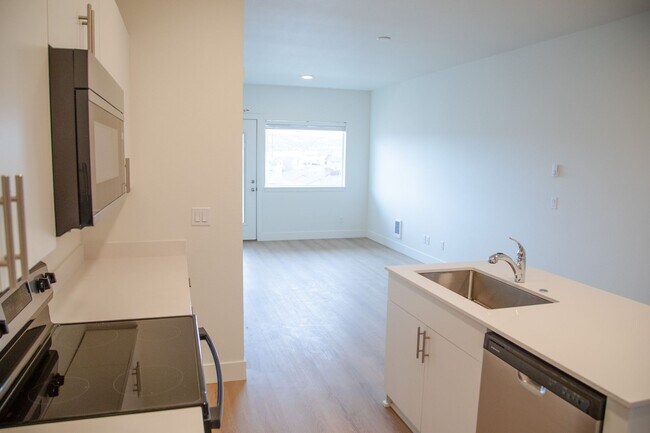 Building Photo - Welcome to Sun Drive Townhomes!