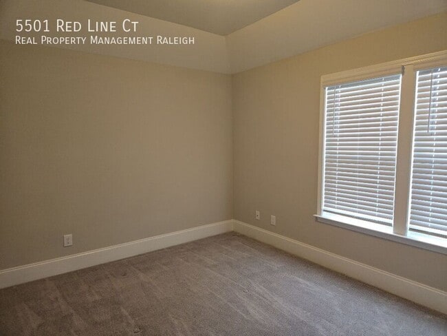 Building Photo - 5501 Red Line Ct