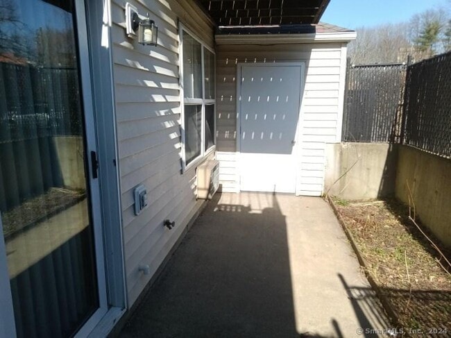 Building Photo - 10 Liberty St