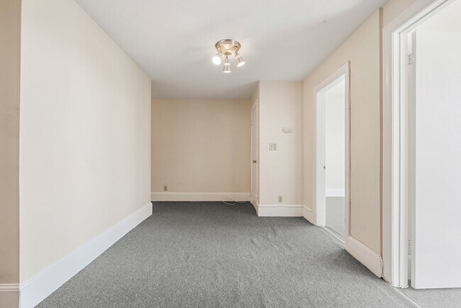 Building Photo - 178 Brighton Ave