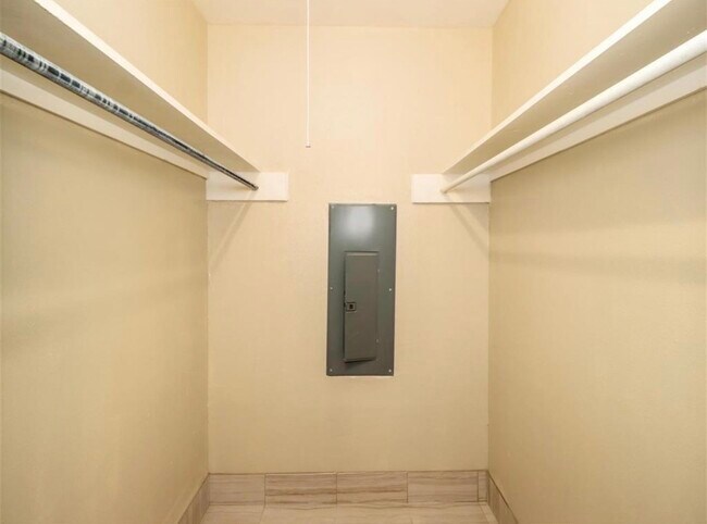 Building Photo - 501 Ladd St