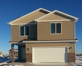 Building Photo - 3 Bed 3 Bath Single Family Home