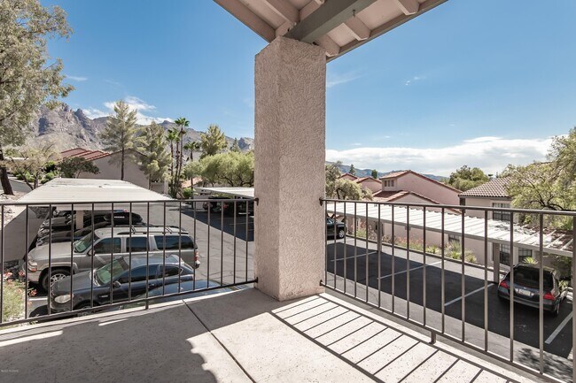 Building Photo - 6441 N Tierra De Las Catalinas