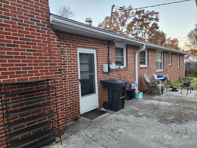 Building Photo - 910 Bragg Cir