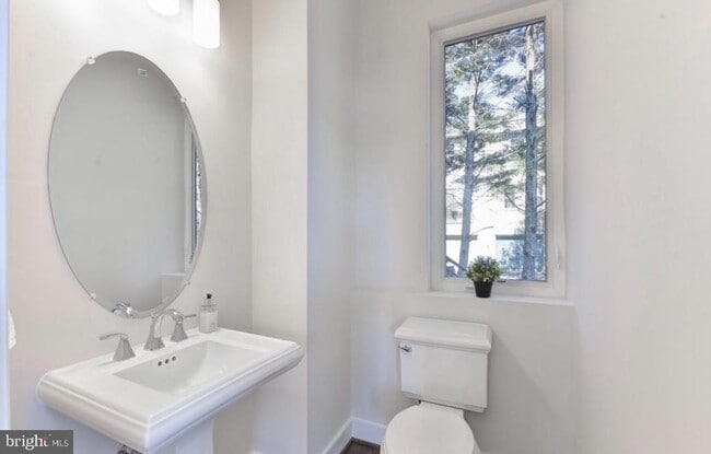 Building Photo - 2815 24th Rd S