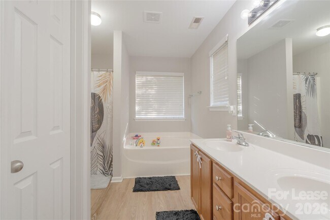 Building Photo - 223 Stockbridge Dr