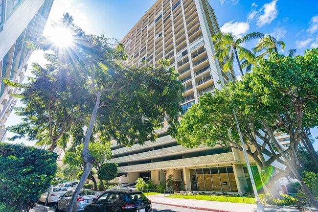 Building Photo - Waikiki Fully furnished studio/1 ba / 1 prk Washer/Dryer in unit
