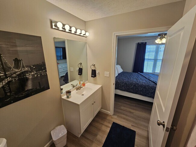 Building Photo - 814 Pierson Rd