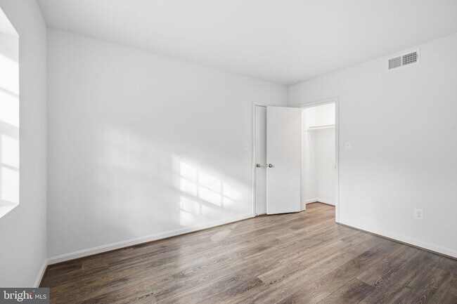 Building Photo - 1744 N Rhodes St