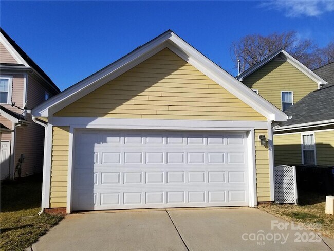 Building Photo - 15211 Barnsbury Dr