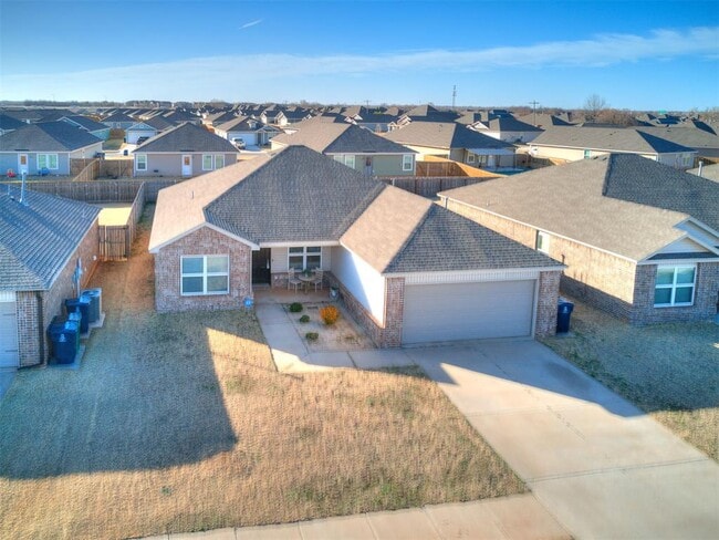 Building Photo - 2217 Stella Rd