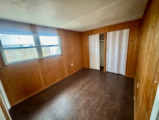 Building Photo - Adorable 3 Bedroom Home