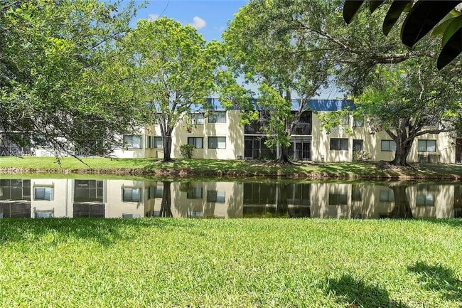 Building Photo - 193 Lakeview Dr