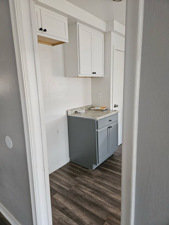 Building Photo - 2 Bedroom Duplex