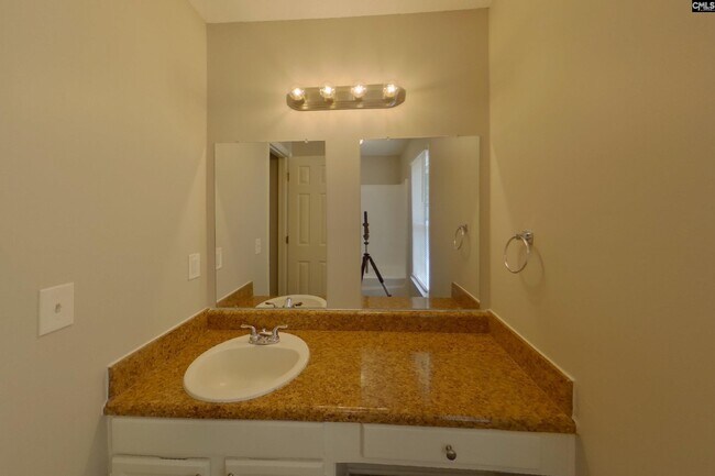 Building Photo - 216 Netherland Dr