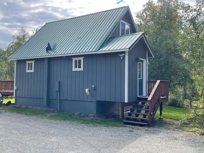 Building Photo - Cozy updated 2 bedroom 1 bathroom chalet i...