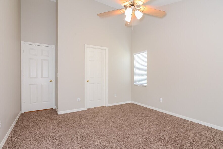 Building Photo - 2304 Tioga Dr