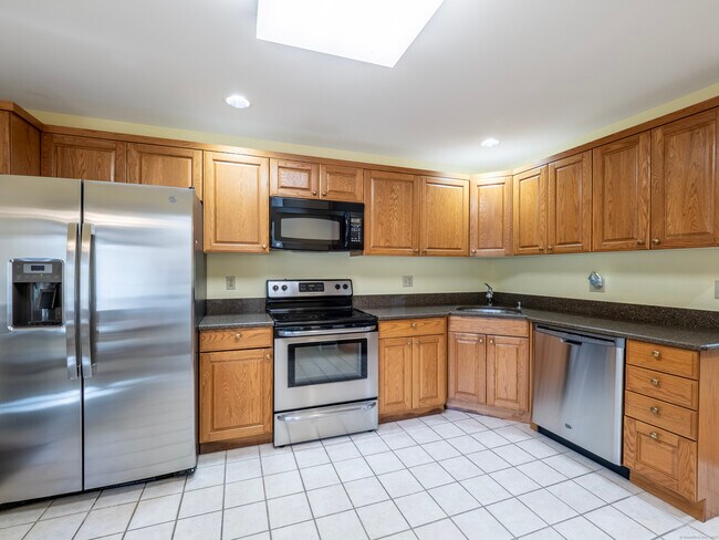 Building Photo - 12 Boulevard Dr