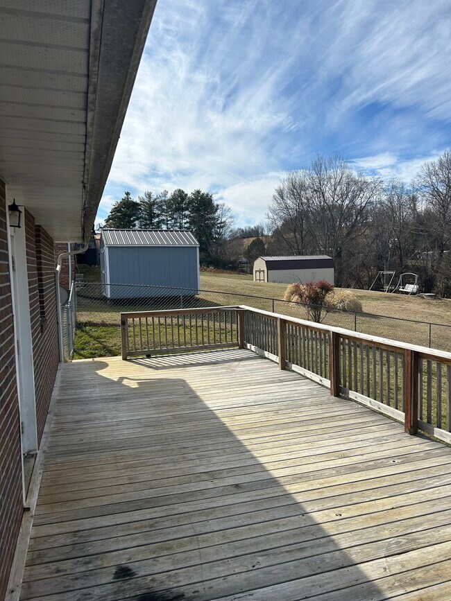 Building Photo - 413 McCarty Hollow Rd